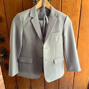 Black N Bianco 4 piece Gray boys size 8 suit, with vest, pant, blazer and tie